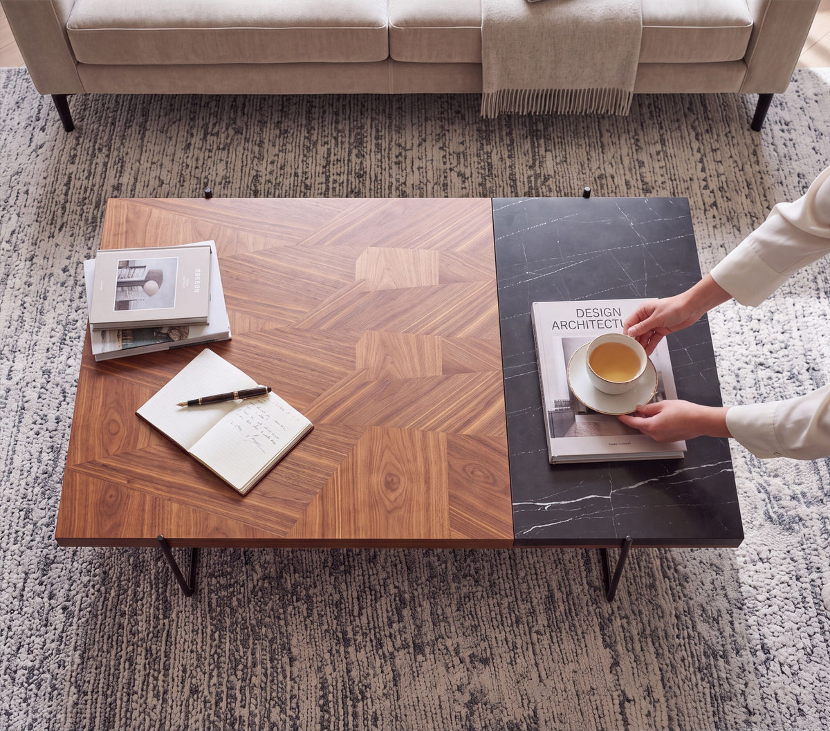 Flat coffee table in walnut and marble